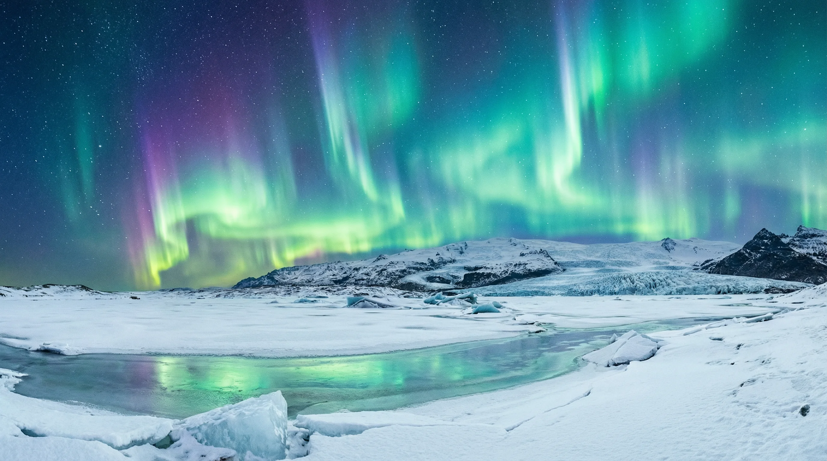 PG电子英雄沐浴在极光冰原的绚丽光芒下